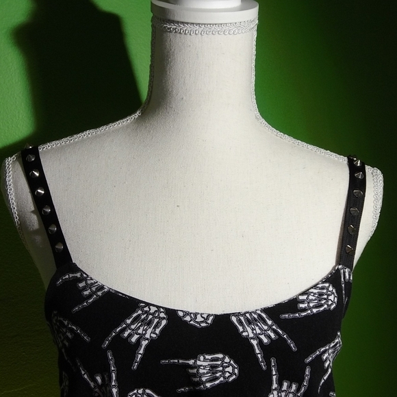 Too Fast Brand..Black/White Skeleton Hand Tank - Picture 3 of 8